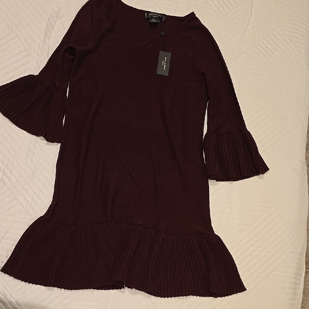 Elegant Burgundy Dress with Flared Sleeves